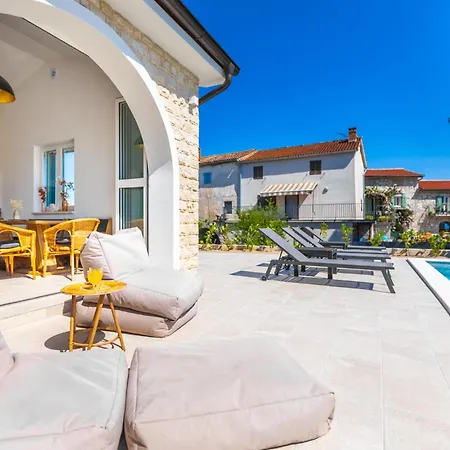 Malina With Heated Pool Vila