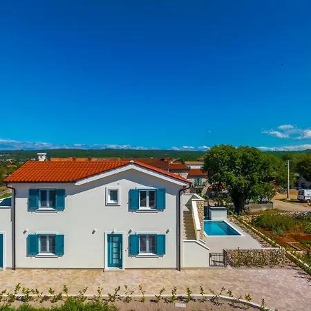 Malina With Heated Pool *