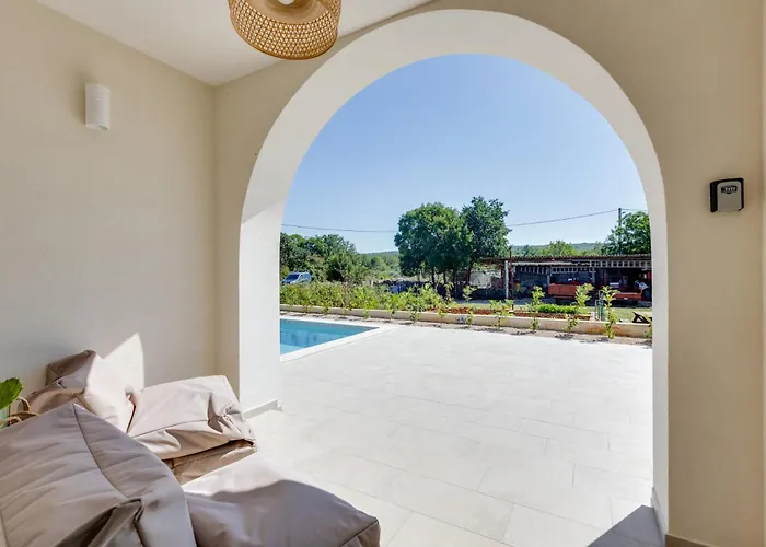 Malina With Heated Pool *