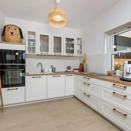 Malina With Heated Pool Villa *