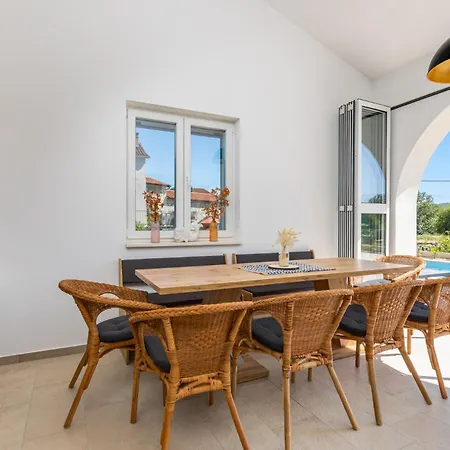 Villa Malina With Heated Pool