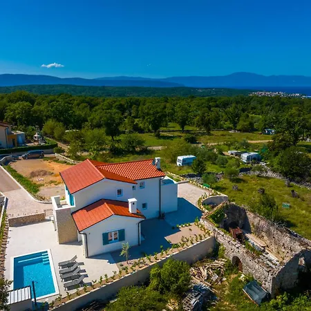Malina With Heated Pool Villa *