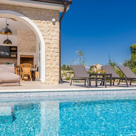 Malina With Heated Pool *