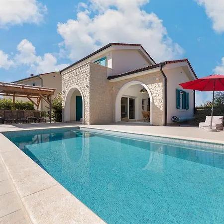 Malina With Heated Pool Villa