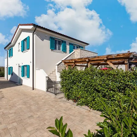 Malina With Heated Pool Villa